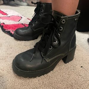 Vintage lace up Skechers Platform Boots